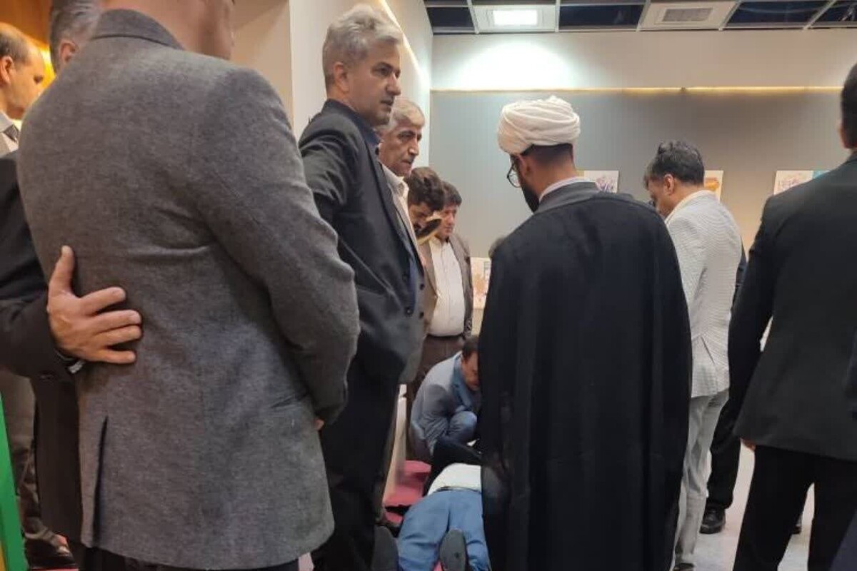 حمله قلبی «بهروز شفیعی» رییس کمیسیون برنامه و بودجه اتاق اصناف ایران در اجلاس روسای هیات‌های اندیشه‌ورز سازمان بسیج اصناف کشور روز چهارشنبه در مشهد، برای مدتی برگزاری این نشست را مختل کرد.