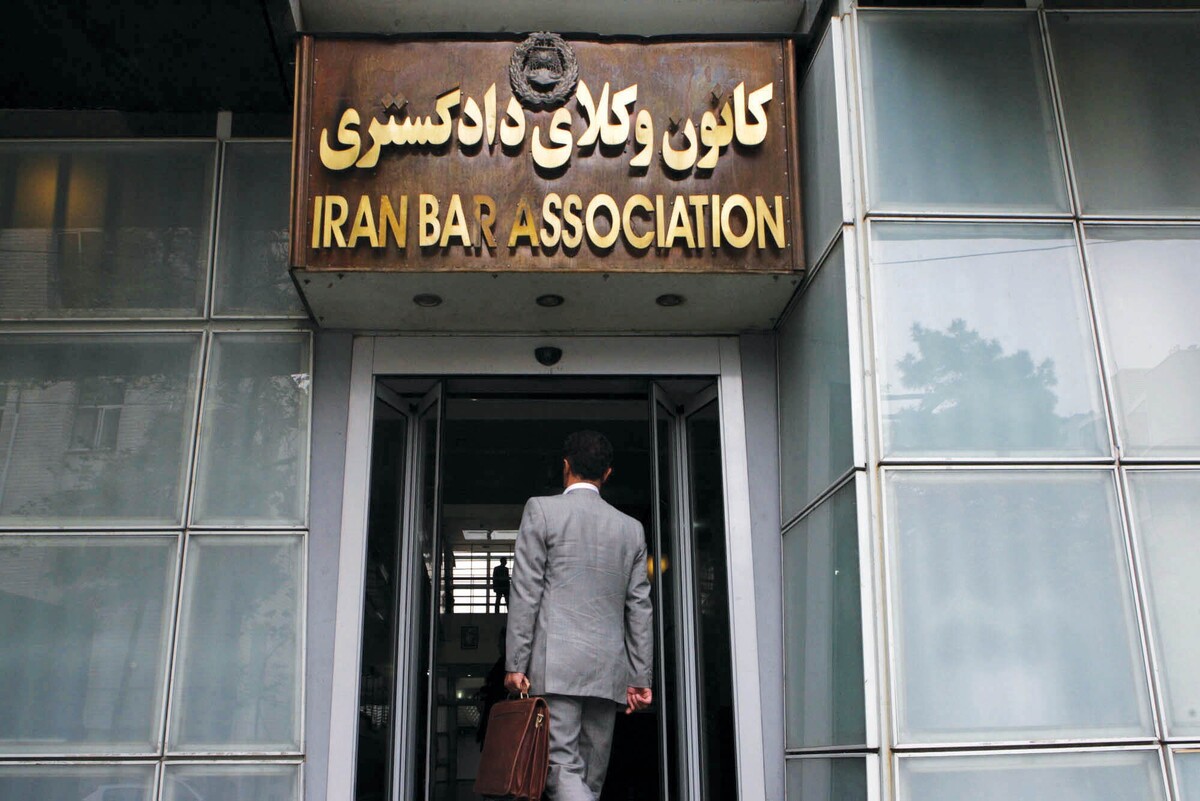 نمایندگان مجلس شورای اسلامی، قوه قضائیه و وزارت دادگستری را مکلف کردند تا سامانه «شفافیت عملکرد وکلا و کارشناسان رسمی» را راه‌اندازی کرده و در دسترس مردم قرار دهند.