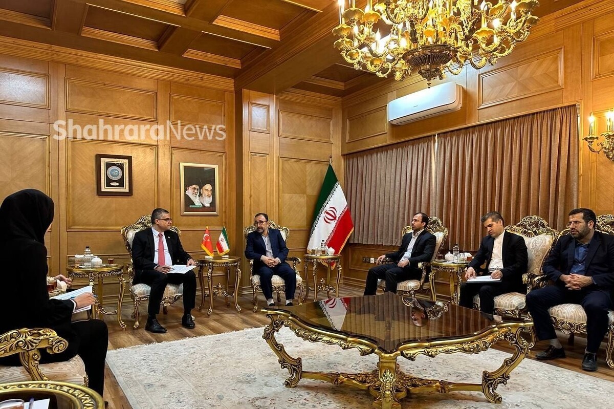 استاندار خراسان رضوی گفت: صنعت، معدن، کشاورزی، صنایع دانش بنیان، الکترونیک، مصالح ساختمانی و نساجی در استان جزو ظرفیت‌هایی است که می‌توان از آن در تعاملات و ارتباطات با ترکیه استفاده کرد.