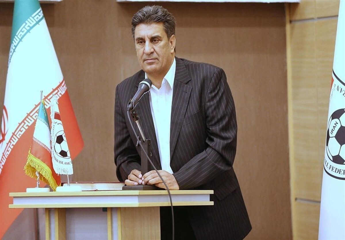 خداداد افشاریان که امشب میهمان برنامه میثاقی بود، به وی کنایه زد.