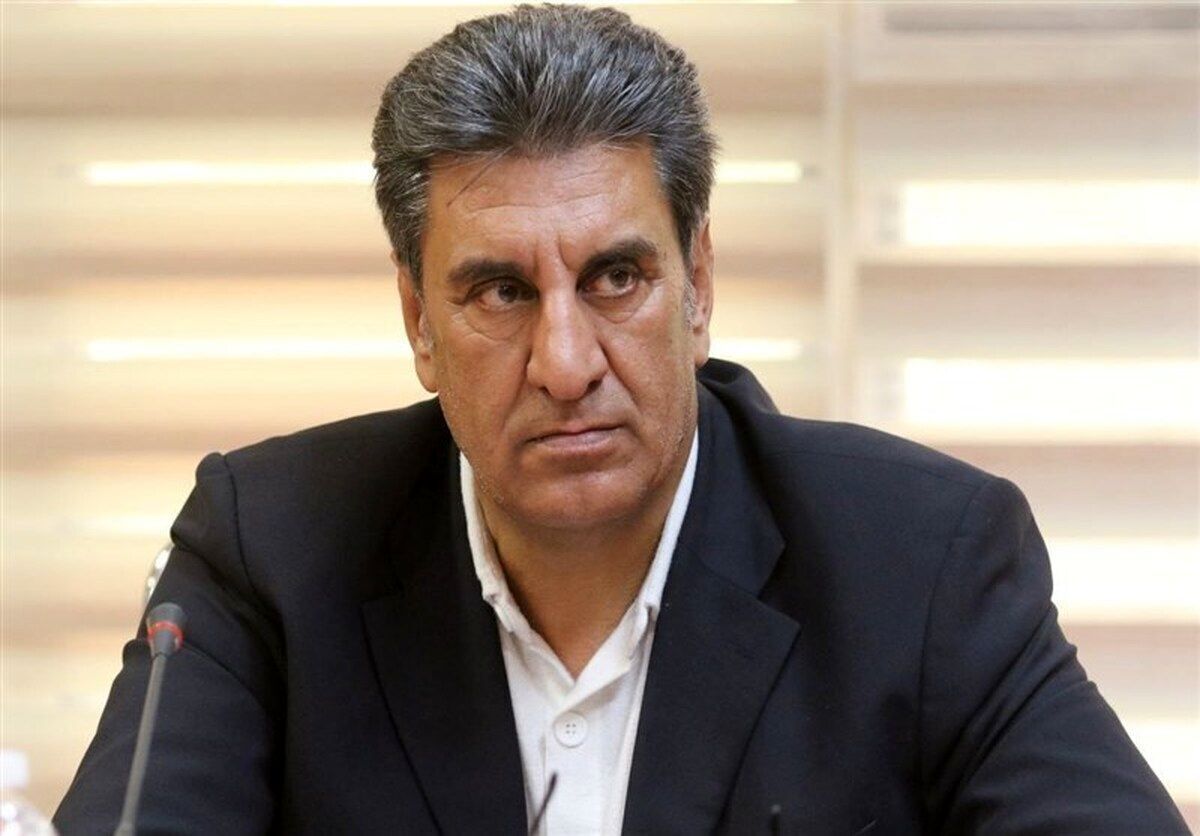 خداداد افشاریان در یک برنامه زنده تلوزیونی صغر سن فرزندش را در کمال ناباوری تایید کرد!