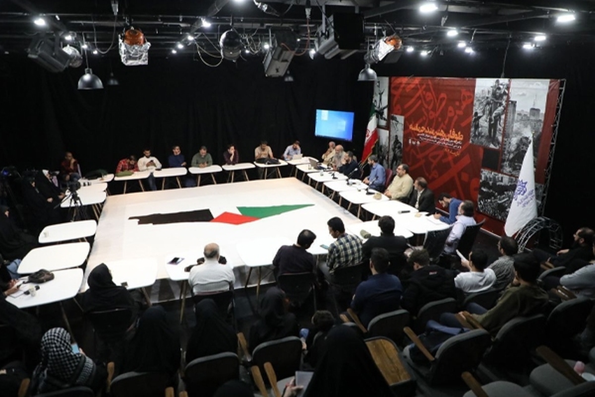 نشست تخصصی «طوفان، هنرمند، حماسه» با حضور جمعی از مدیران فرهنگی و فعالان هنری و رسانه ای در حوزه هنری انقلاب اسلامی خراسان رضوی برگزار شد