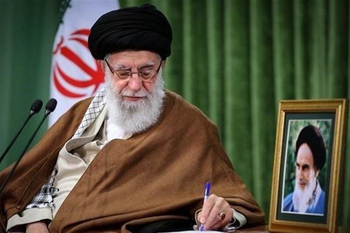 در پی انتصاب آقای فتاح به ریاست ستاد اجرائی فرمان امام، حضرت آیت‌الله خامنه‌ای در حکمی آقای حسین دهقان را به ریاست بنیاد مستضعفان منصوب کردند.