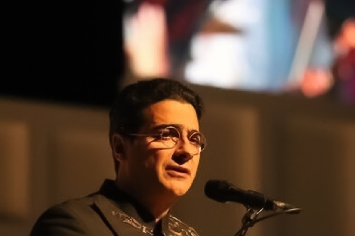 آهنگ «چرا رفتی» همایون شجریان با شعری از سیمین بهبانی و آهنگ‌سازی تهمورس پورناظری یکی از آهنگ‌های آلبوم «نه فرشته‌ام نه شیطان» است که سال ۱۳۹۲ منتشر شد.