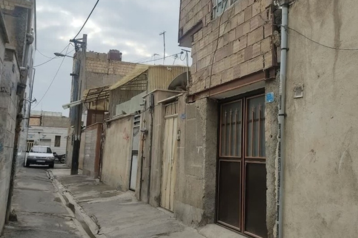 بانک مسکن از افزایش وام نوسازی بافت فرسوده به ۵۵۰ میلیون تومان خبر داد. سود ۱۸۵ میلیون تومان از این وام ۲۳ درصد و سود ۱۸۵ میلیون تومان از محل اوراق ۲۱.۵ درصد است.