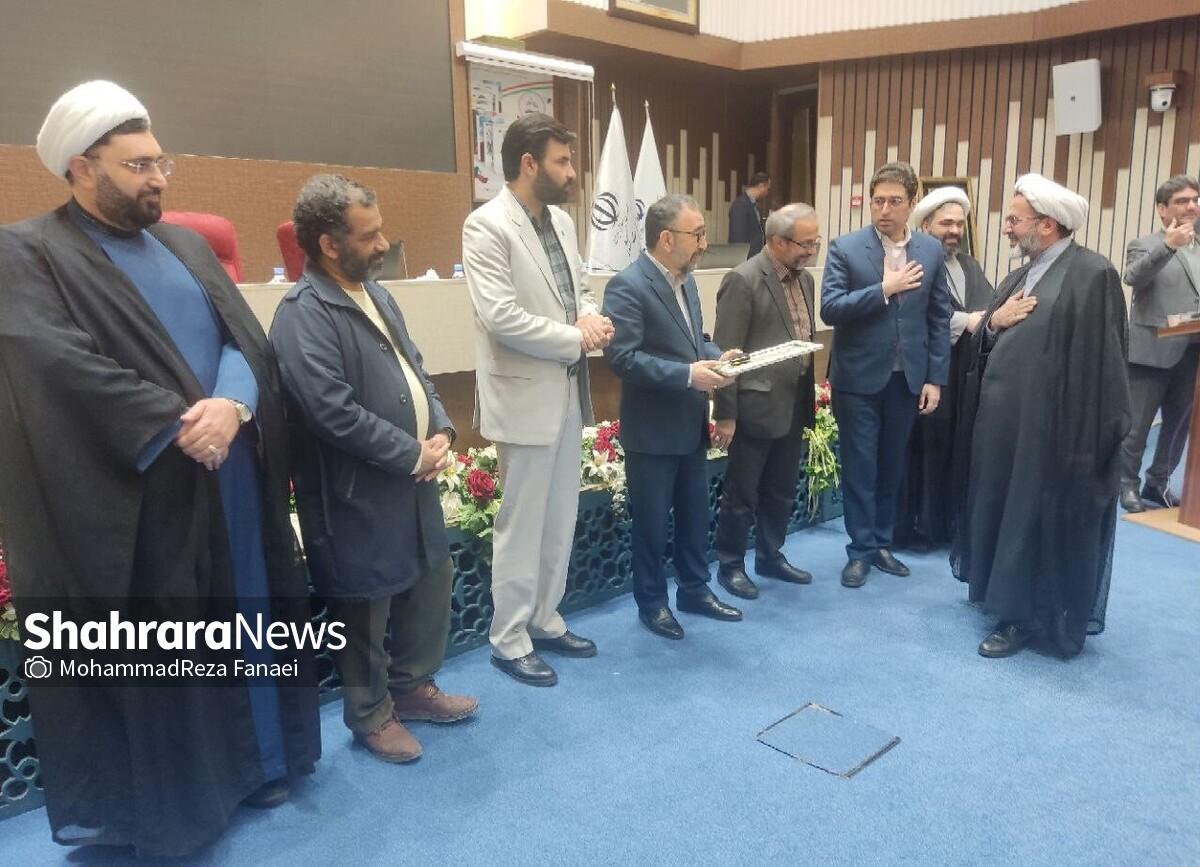برگزیدگان نوزدهمین دوره انتخاب کتاب سال خراسان رضوی معرفی شدند.