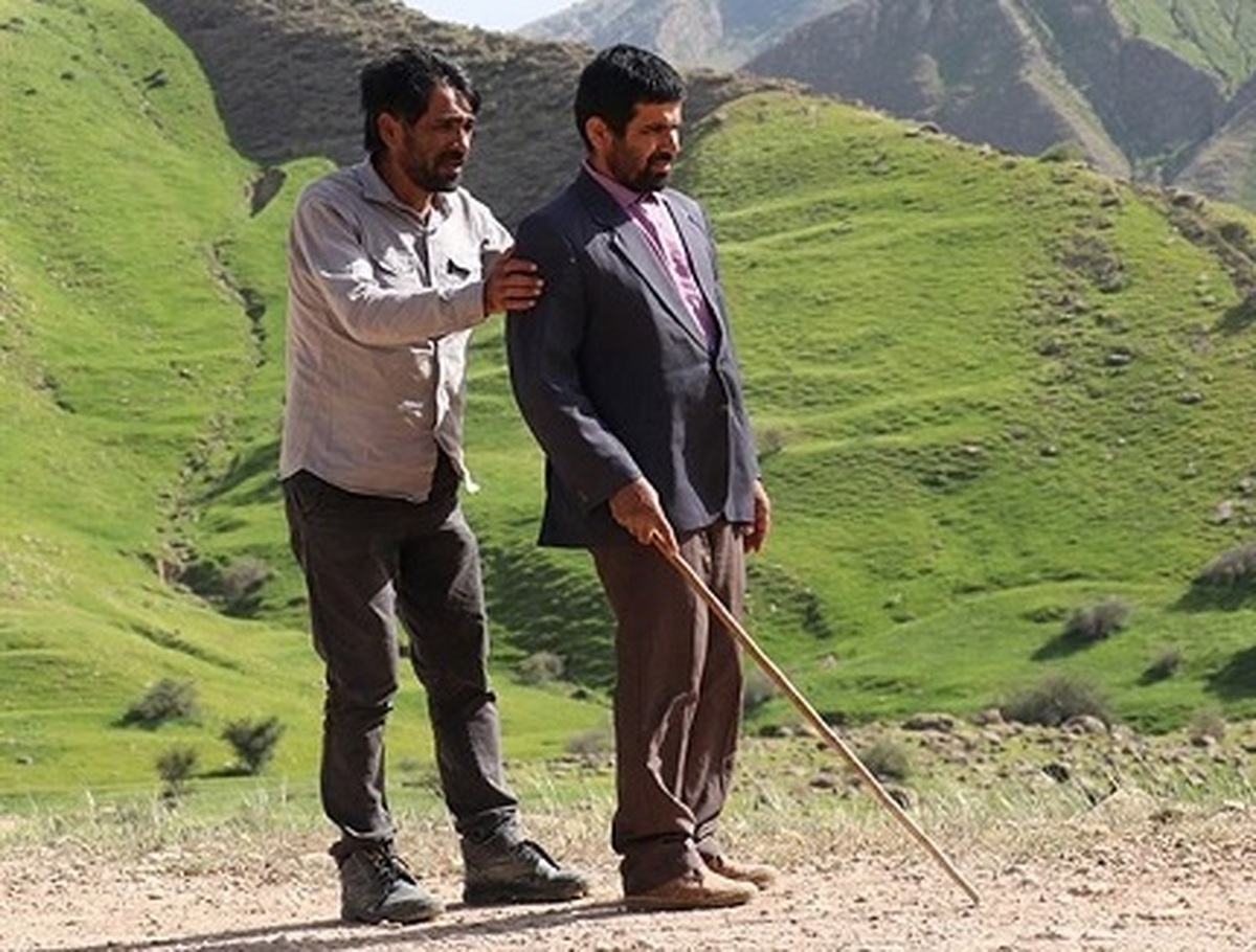 اکران فیلم سینمایی «درب» به کارگردانی هادی محقق و تهیه‌کنندگی رضا محقق در سینما‌های منتخب گروه سینمایی هنر و تجربه از امروز (اول آذرماه) آغاز شد.