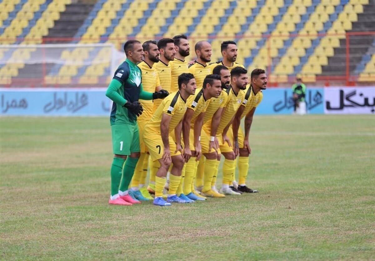 برخی از اعضای کادرفنی گل گهر سیرجان، مربی فجر را با چاقو زدند.