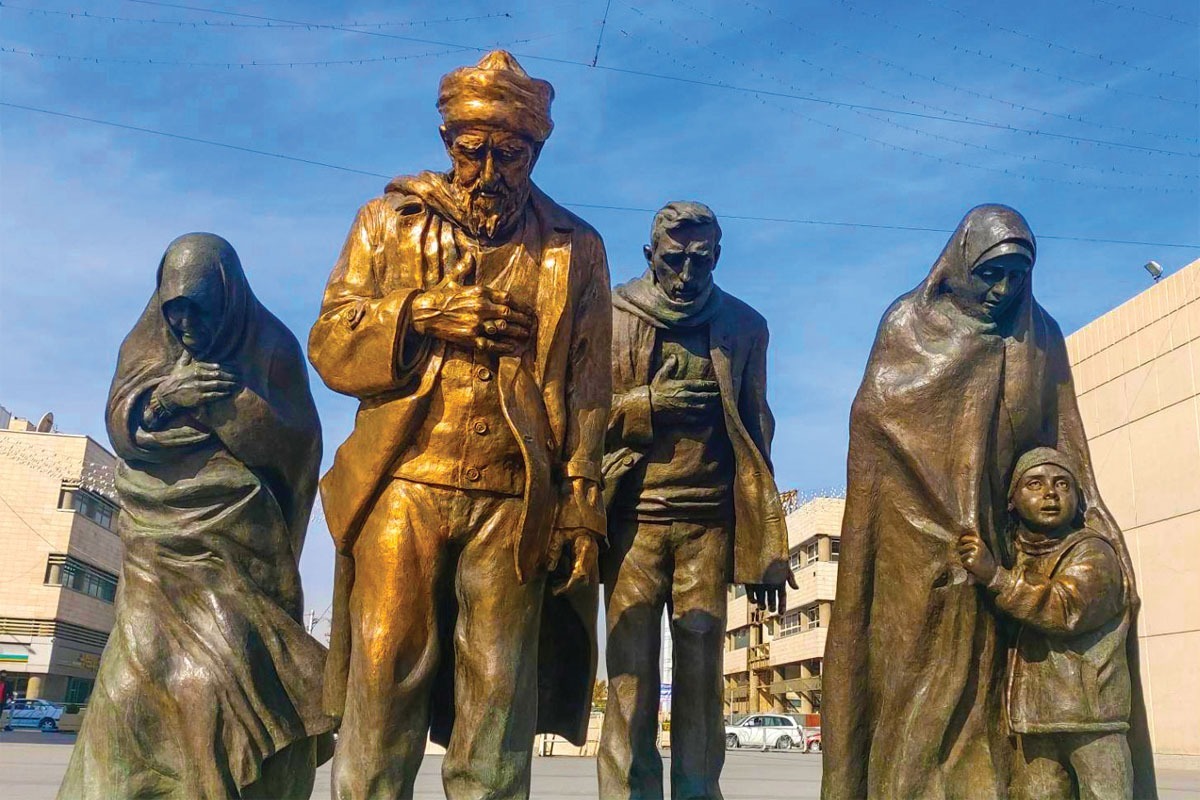 هنرمندان در گفتگو با شهرآرا درباره جایگاه المان‌های رضوی در هنر‌های شهری مشهد می‌گویند.