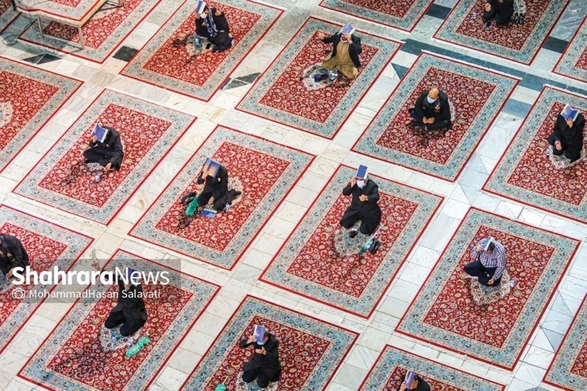 مؤلف آثار عرفانی‌مذهبی گفت: مهم‌ترین ابزار و تکنیک ارتباط با خود، خلوت است؛ سکوت، ارتباط با خود است. تفکر ارتباط با خود است. همچنین است حدیث نفس. این‌ها به‌تدریج باعث می‌شود انسان از دیگران ببرد و به عالم وحدت برسد.