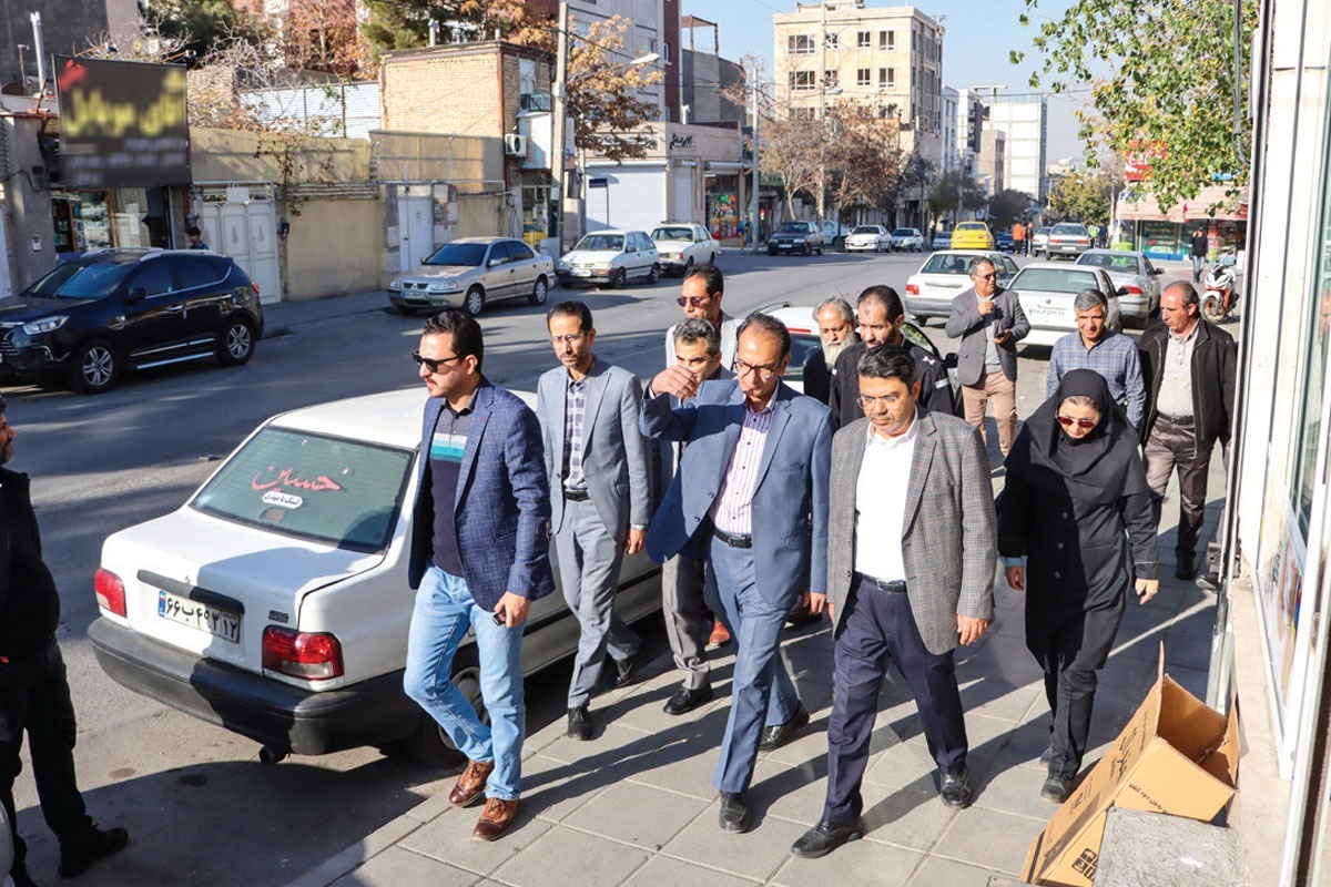 شهردار منطقه ۹ مشهد گفت: یک سالن ورزشی ۵۰۰ متری در انتهای خیابان صابر ۲ با ۳۰ درصد پیشرفت فیزیکی در قالب پروژه‌های زودبازده در حال احداث است.