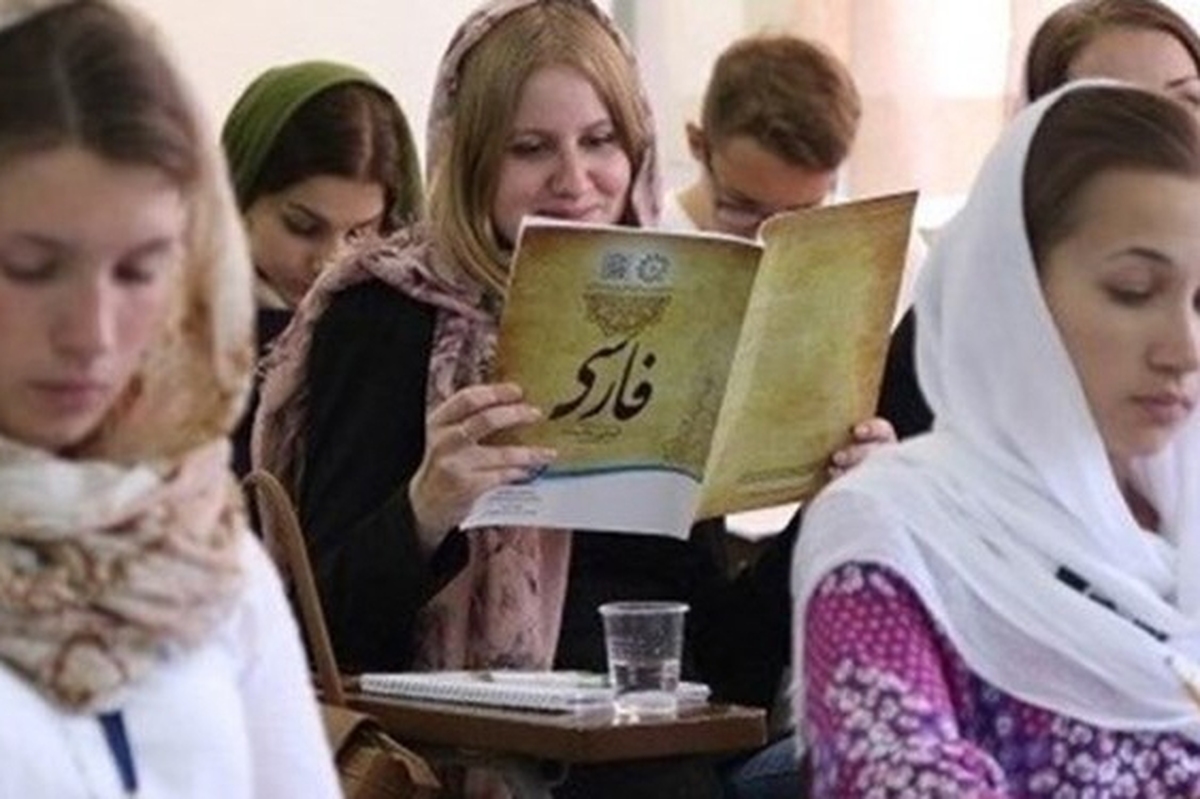 مراسم روز دانشجو با حضور دانشجویان اتباع خارجی در دانشگاه اهل بیت برگزار شد که در این مراسم دانشجویانی از ۳۰ کشور جهان حضور داشتند.