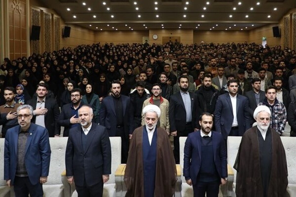 رئیس قوه قضاییه در جریان سفر خود به استان اردبیل، با حضور در دانشگاه محقق اردبیلی پای صحبت دانشجویان نشست.
