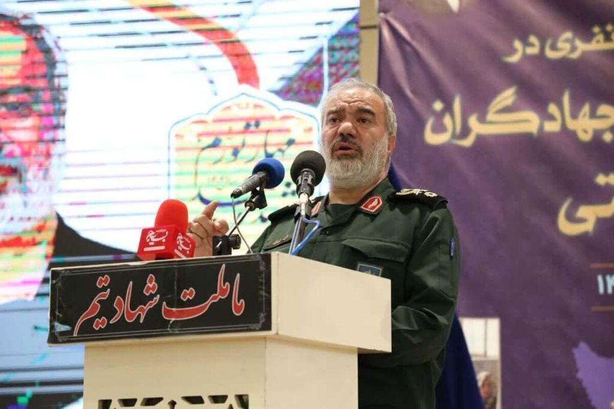 جانشین فرماندهی کل سپاه پاسداران در دیدار با دانشجویان از فعالیت هدفمند برخی گروه های برای مهاجرت نخبگان به خارج از کشور خبر داد.