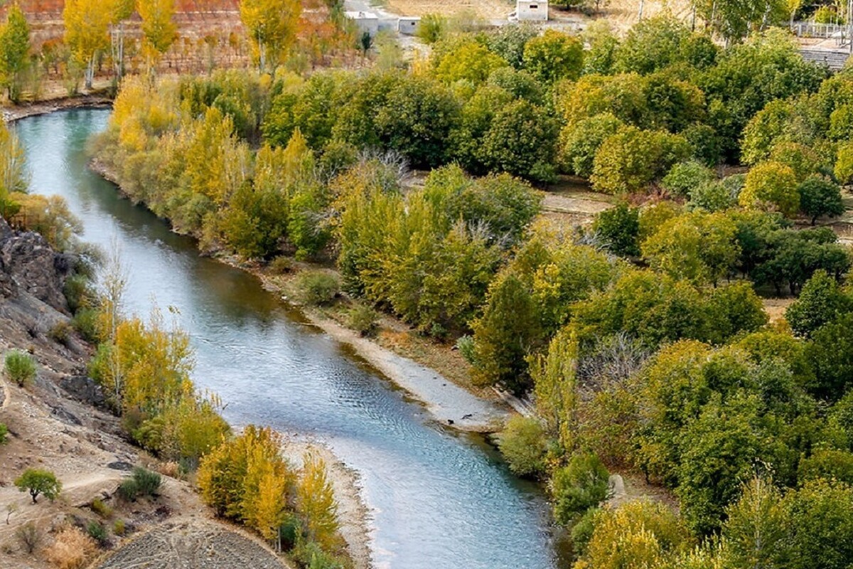 در این ویدئو تصاویر چشم‌نواز، از حال و هوای پاییزی زاینده‌رود در شهرستان سامانِ استان چهارمحال و بختیاری را مشاهده می‌کنید.