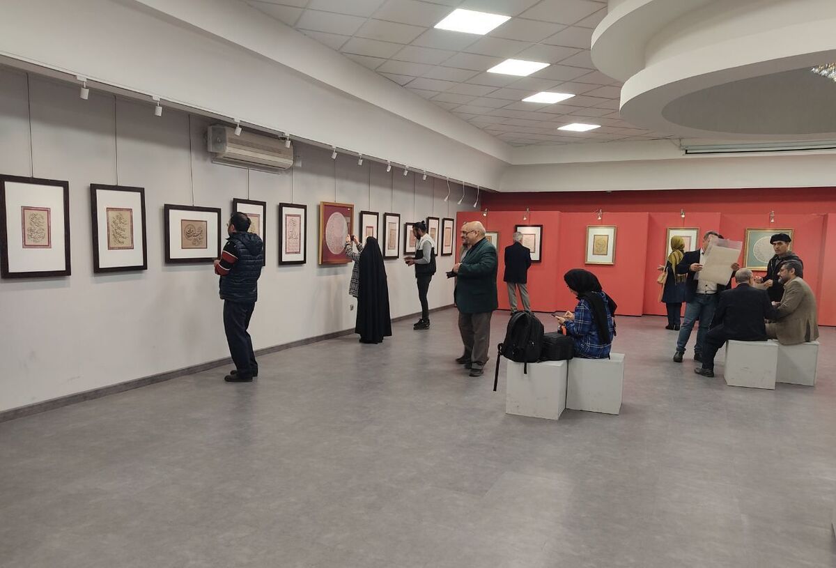نمایشگاه خطاطی «یاس کبود» مشتمل بر آثار خطاطی استاد «علی اکبر رضوانی» در نگارخانه رضوان مشهد گشایش یافت.