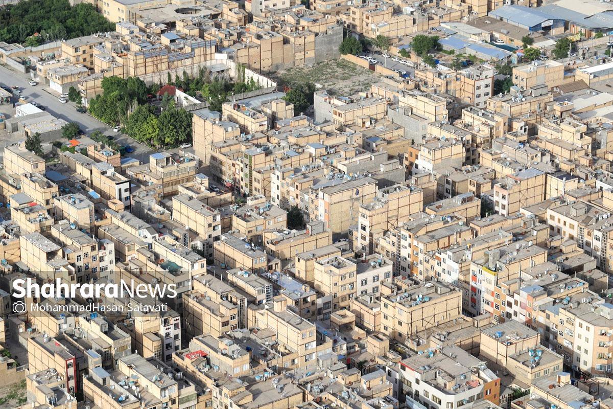 حاشیه نشینی در دو دهه اخیر به معضلی برای کلان شهر‌های ایران تبدیل و براساس آمار‌های موجود با وجود اتخاذ راهکار‌های مختلف بر میزان آن افزوده شده است.