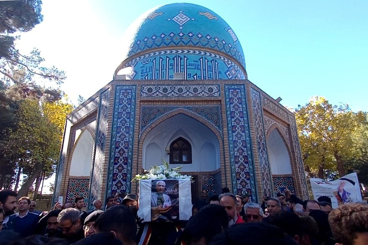 بنیاد موقوفات دکتر محمود افشار یزدی شاعر، محقق و ادیب ایرانی نامه محمدعلی اسلامی ندوشن به محمود افشار را منتشر کرده است. در بخشی از این نامه آمده است: افغانستان را که شبیه‌ترین کشور به ایران است دوست می‌دارم.