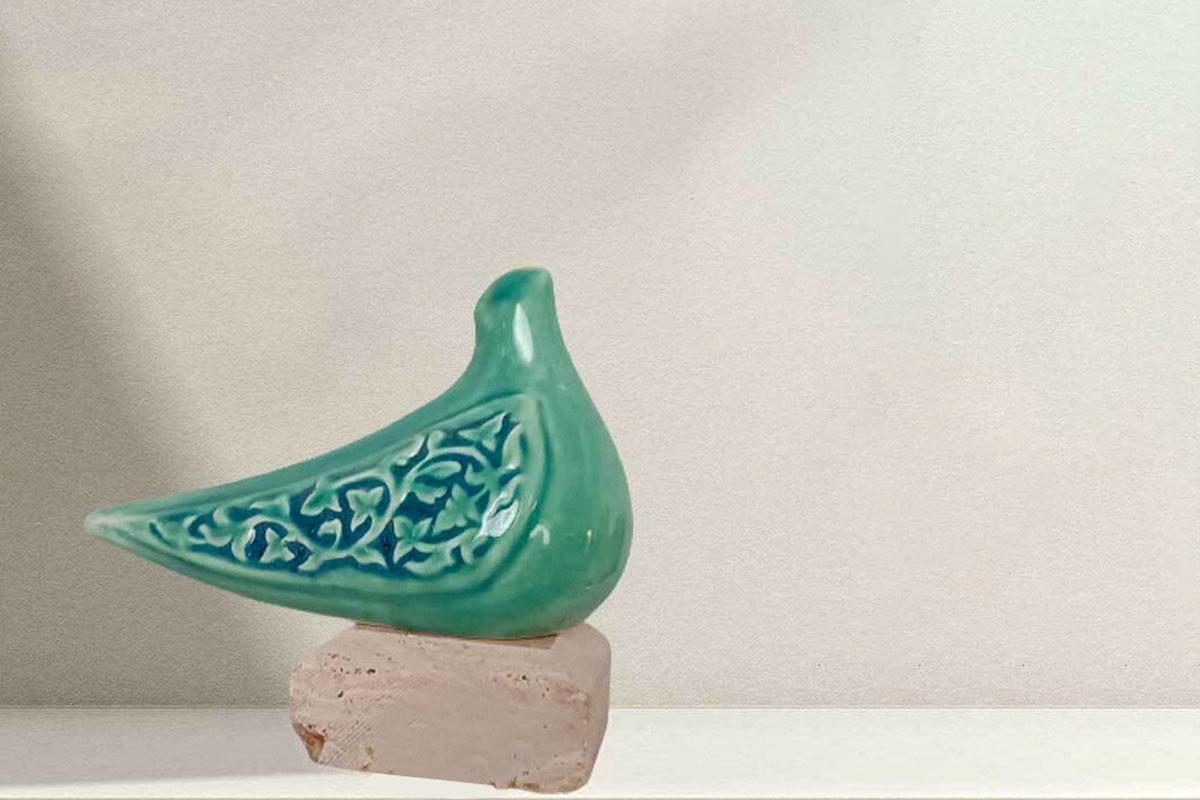 در مشهد، به عنوان شهری که اساس شکل گیری آن بر مبنای زیارت بوده است، همواره این دغدغه برای هنرمندان و فعالان فرهنگی وجود داشته است که چرا سوغات فرهنگی مشخصی که مخاطب را به یاد حضرت رضا (ع) گره بزند، وجود ندارد؟
