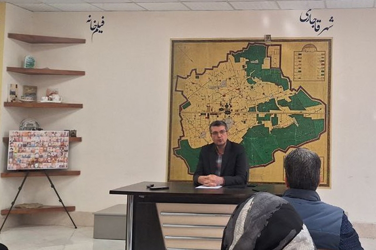 نشست مشهد از نگاه مسافران و مستشرقان دوره صفویه در مکتب بافت مشهد برگزار شد.