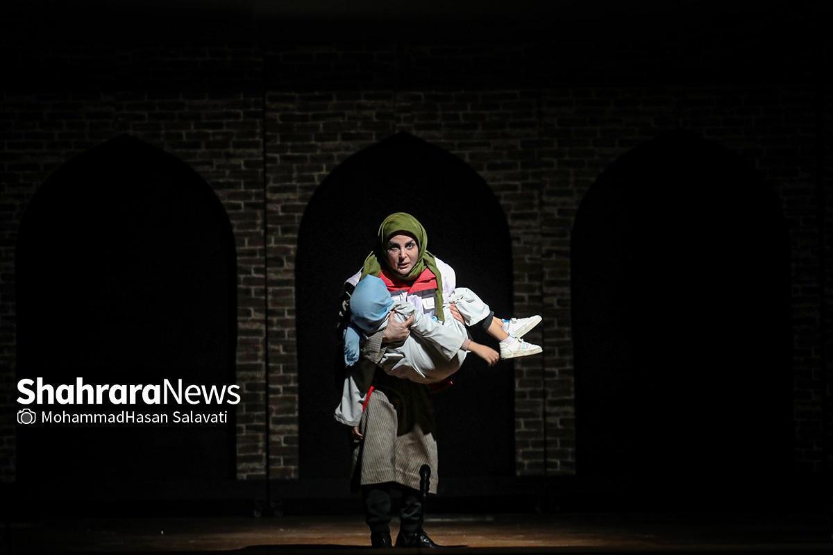 سالن اجتماعات هلال احمر مشهد، این روزها با نمایش آیینی «ام زهرا» میزبان علاقمندان به هنر نمایش و ارادتمندان به خاندان عصمت  و طهارت است.