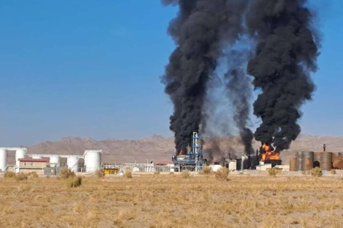 انفجار در مینی‌پالایشگاه هیدروکربن بیرجند، باعث آتش‌سوزی شدید این پالایشگاه در روز یکشنبه شد که پس از تلاش‌های فراوان، این آتش‌سوزی دقایقی پیش به صورت کامل مهار شد.