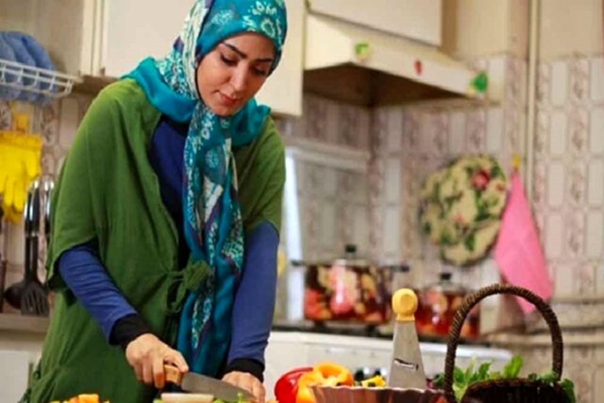 زنان خانه‌دار و دختران مانند بسیاری از اقشار کشور می‌توانند تحت پوشـش تأمین اجتماعی قرار گیرند و از خدمـات تأمین اجتماعی اسـتفاده کنند.