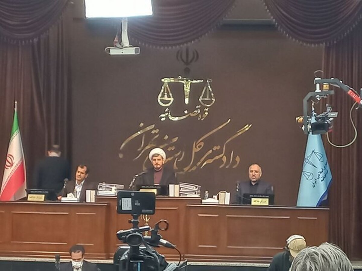 اولین جلسه دادگاه رسیدگی به اتهامات ۱۰۴ نفر از اعضای سازمان مجاهدین (منافقین) امروز سه‌شنبه ۲۱ آذر در شعبه یازدهم دادگاه کیفری یک استان تهران به صورت علنی برگزار شد.
