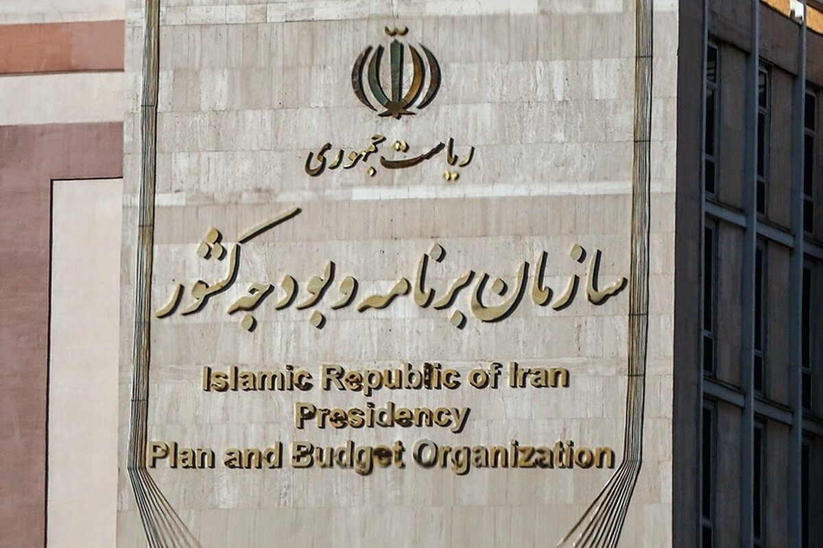 سازمان برنامه و بودجه اعلام کرد، اثرات افزایش نرخ ارز کالاهای اساسی بر قیمت این کالاها و سایر کالاها و خدمات انکارناپذیر است و شاخص قیمت مصرف‌کننده در نتیجه این افزایش، حداقل ۱۳.۴۷ درصد افزایش خواهد یافت.