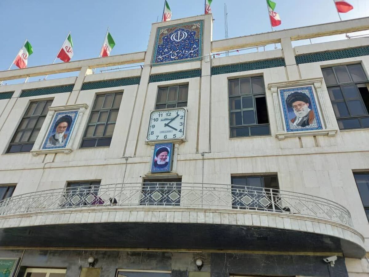 مدیرکل حراست خراسان رضوی گفت: دشمنان به‌دنبال جدا‌کردن مردم از نظام هستند و ما باید با خدمت‌رسانی بهتر و بی‌منت رضایت مردم را افزایش دهیم.