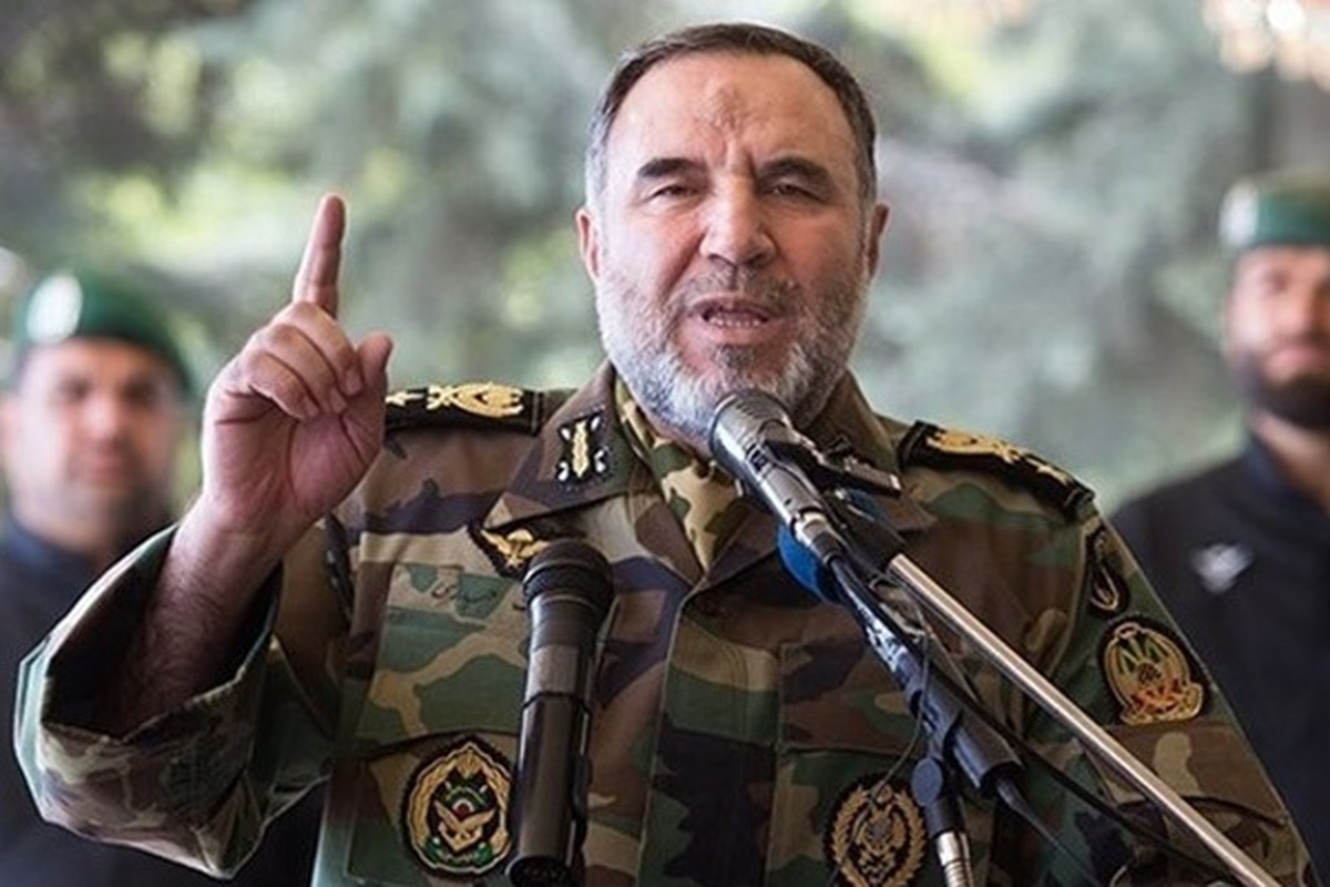 فرمانده نیروی زمینی ارتش، تصریح کرد: نوآوری، خودکفایی، احیا و بازسازی تجهیزات از اقداماتی است که در سالیان اخیر به دنبال آن بودیم و امروز توانسته‌ایم با تکیه بر روحیه الهی و تلاش سخت‌کوشانه برای سومین بار، الحاق خودروهای سنگین و فوق سنگین را در نیروی زمینی ارتش انجام بدهیم.
