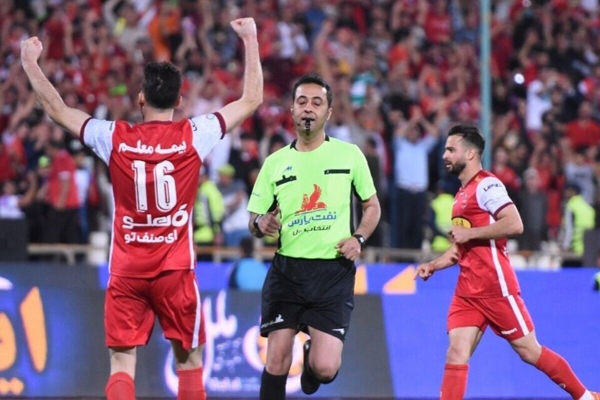 داور دربی ۱۰۲ همزمان با داوران سایر دیدار‌های این هفته مشخص می‌شود، اما احتمال می‌رود قضاوت دربی بر عهده موعود بنیادی‌فرد باشد.