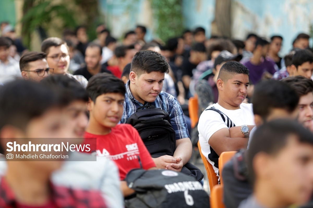 مدیر کل آموزش و پرورش خراسان رضوی گفت: روز بدون کیف در مدارس استان با انتخاب یک روز در هفته از سوی مدرسه در نخستین گام اجرا می‌شود.