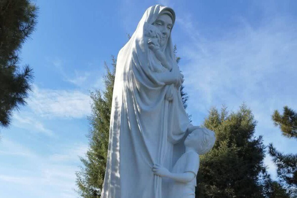 رئیس اداره هنر و تبلیغات سازمان فرهنگی اجتماعی شهرداری مشهد از پایان مرمت یادمان مادر در مشهد خبر داد.