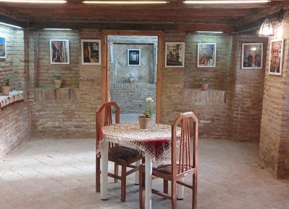 نمایشگاه گروهی عکس پرسه برگزار شده است تا روایت پرسه‌زدن‌های مکتب بافت در میان خاطرات شهر را در خانه توکلی به تصویر بکشد.