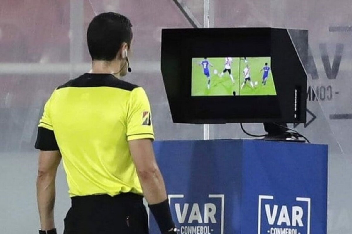 رئیس فدراسیون فوتبال کشورمان گفت: کل لیگ برتر ما می‌تواند از VAR استفاده کند.