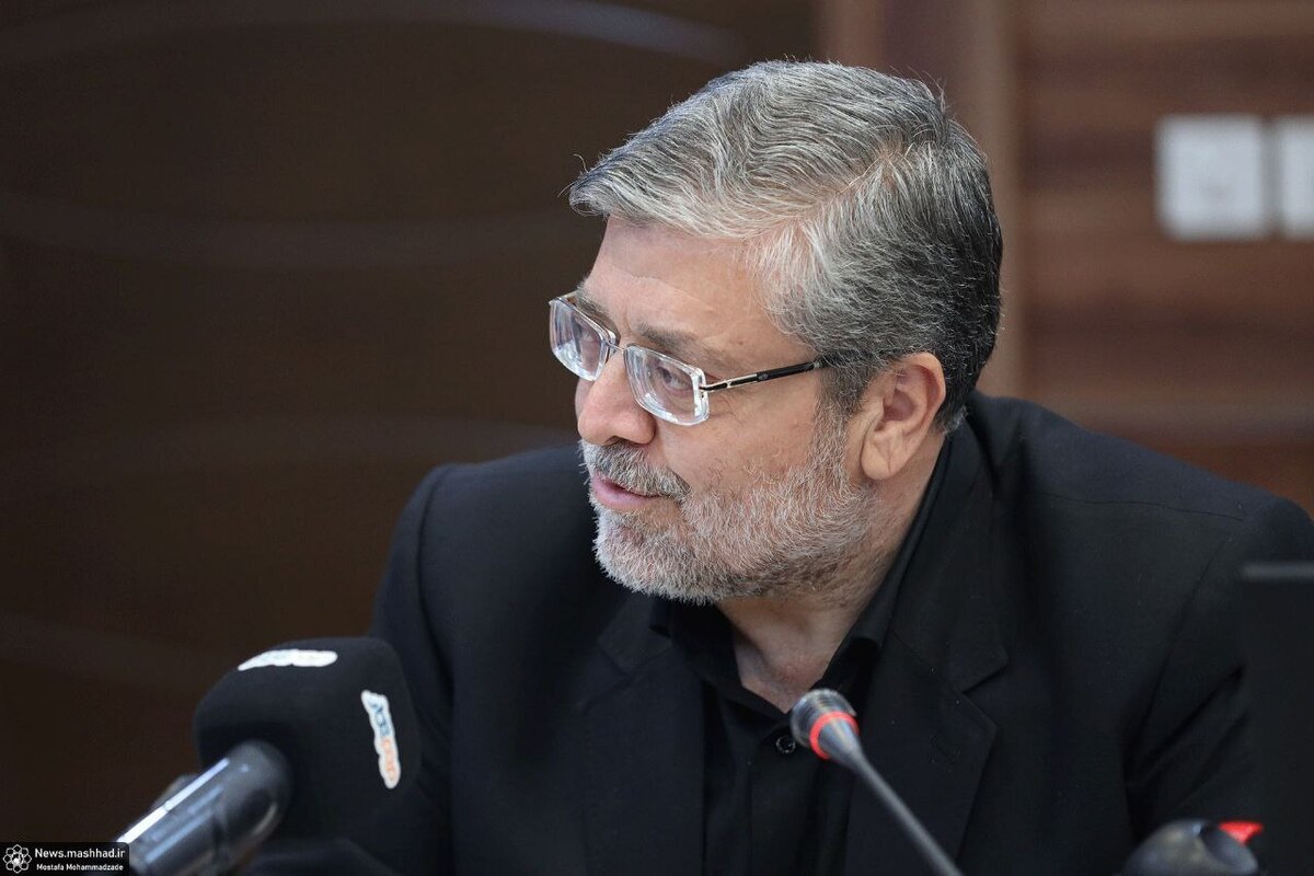 شهردار مشهد مقدس گفت: همایش علمی و کاربردی حاشیه شهر، انسجام اقدامات دستگاه‌های مختلف درحاشیه شهر را به دنبال دارد.