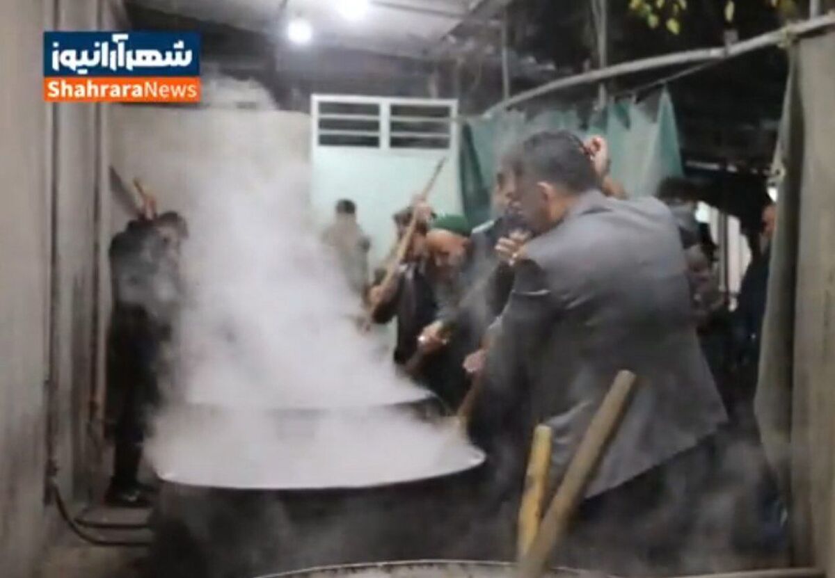 هیئت قدیمی محله طلاب مشهد در ایام شهادت حضرت زهرا (س) با مراسم شله‌پزان در خدمت عزاداران فاطمی است.