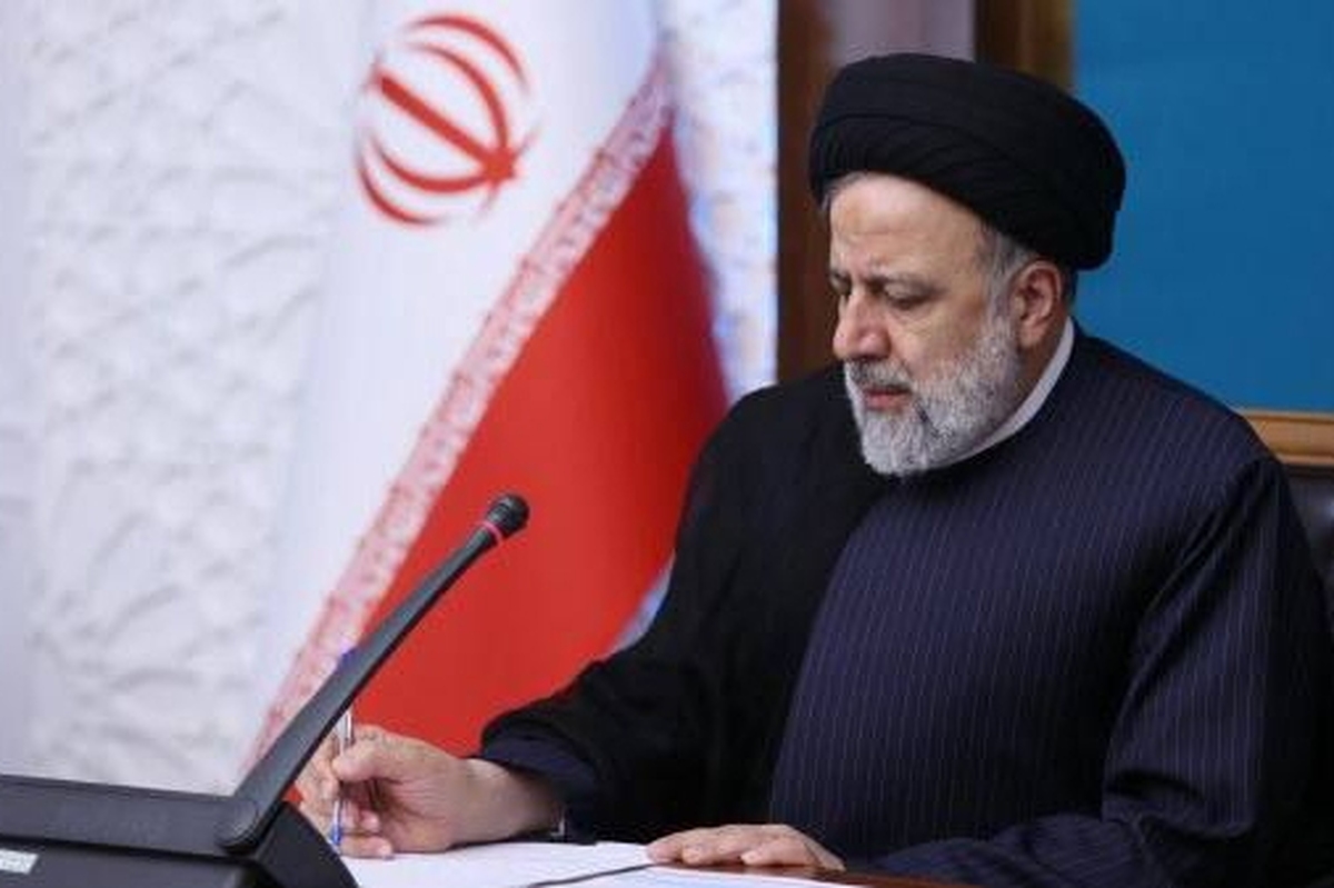 رئیس جمهور به جواد اوجی وزیر نفت دستور داد ضمن بررسی «علت وقوع» اختلال در عرضه سوخت در برخی جایگاه‌ها، به نحو مقتضی نسبت به «رفع فوری» اختلال پیش آمده اقدام کند.