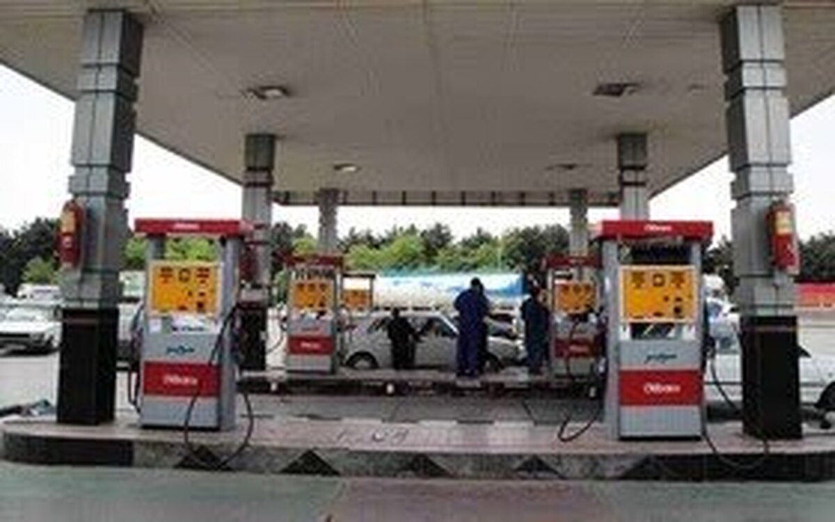 مدیرعامل شرکت ملی پالایش و پخش فراورده نفتی گفت: تاکنون ۴۰۰۰ جایگاه وارد مدار شده اند و در تلاش هستیم تا ساعات آینده شرایطی را فراهم کنیم تا مردم با استفاده از کار سوخت خود بتوانند فرایند سوخت گیری را انجام دهند.