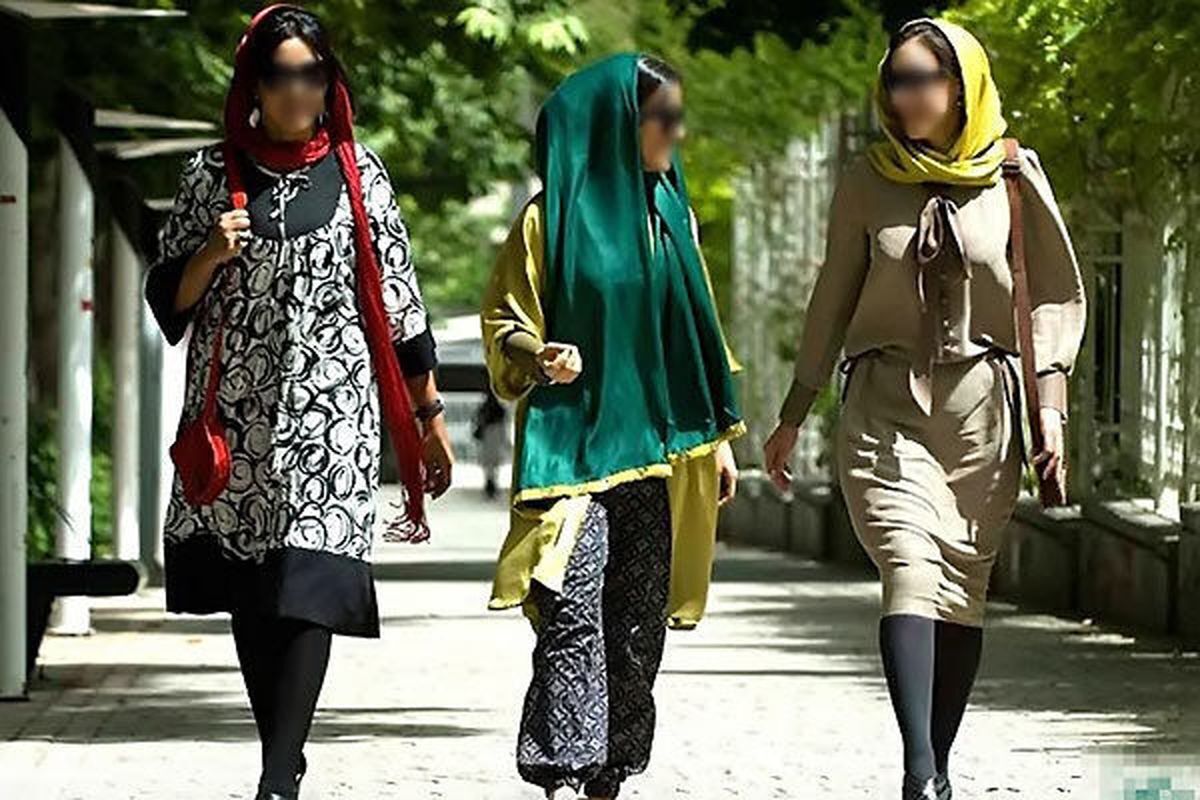 مدیر بنیاد عفاف و حجاب گفت: امروز نباید کسانی که ادعای انقلابی گری دارند مسائل فرهنگی را قائم به تغییرات سیاسی در کشور کرده و مسئله عفاف و حجاب را معطل انتخابات کنند.