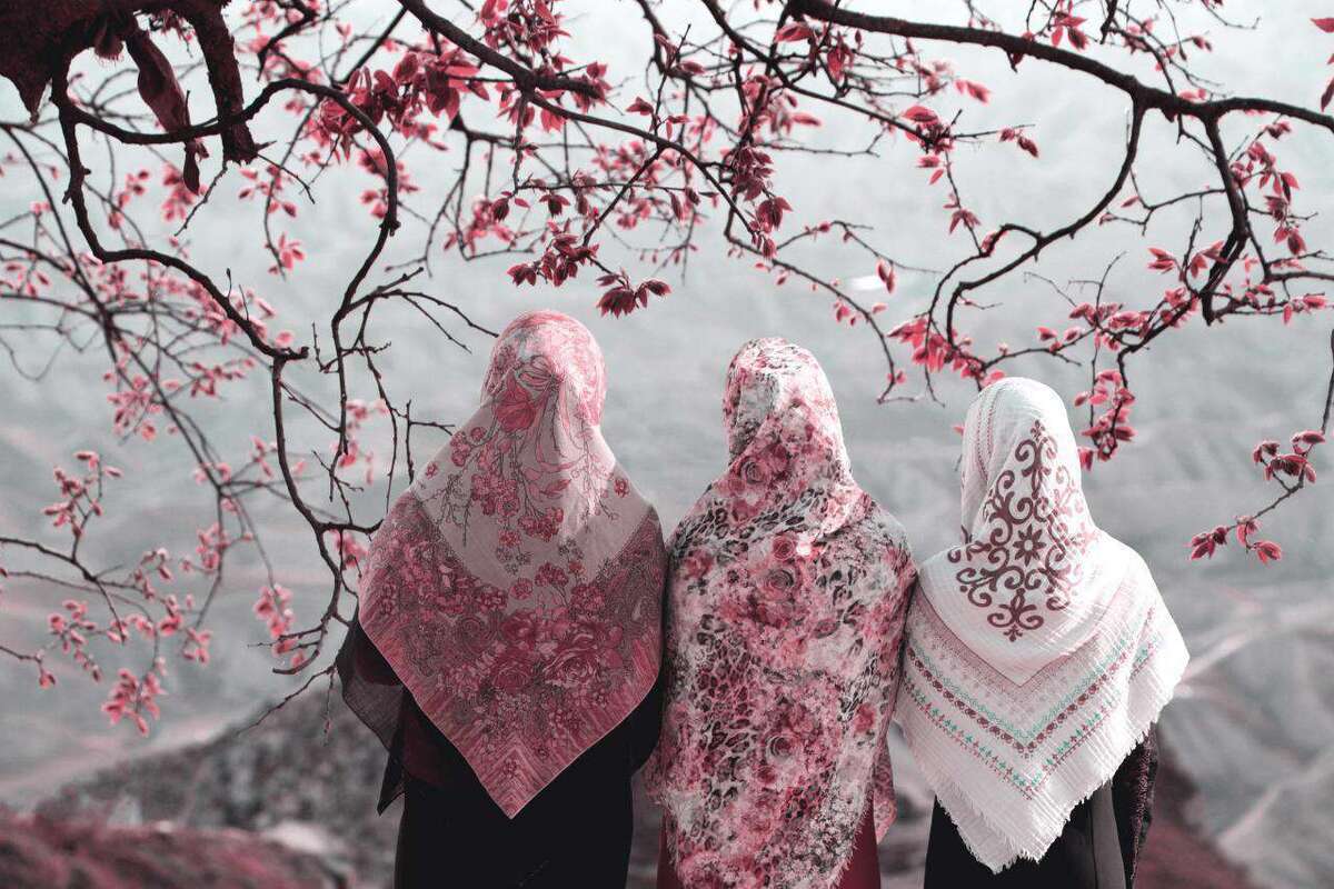 علیرضا محمدلو، یک دانش آموخته حوزه علمیه و پژوهشگر علوم اجتماعی طی یادداشتی به موضوع «پوشش و حجاب یک ذائقه متغیر فرهنگی یا یک باور عمیق فلسفی؟» پرداخت که جزئیات آن به شرح ذیل است.