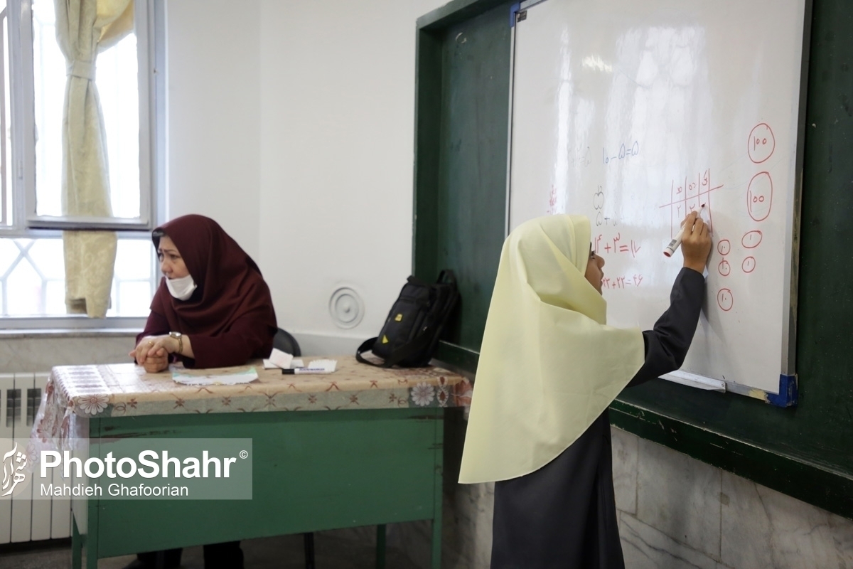 معاون ابتدایی آموزش وپرورش خراسان رضوی بیان می‌کند: نمی‌توان گفت اگر معلم جوان و جدیدالورودی کلاس اول را تدریس کند موفق است یا برعکس. باید معلمی باتجربه باشد تا بتواند کلاس را با نشاط مدیریت کند.