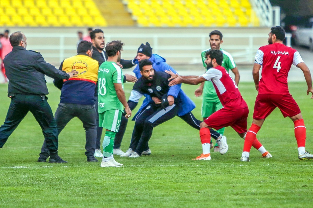 شهرآورد مشهدی‌ها در لیگ دسته‌سوم فوتبال ایران همه‌چیز داشت جز بار فنی!