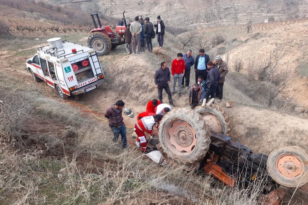 معاون امداد و نجات جمعیت هلال احمر خراسان شمالی از فاجعه بر اثر واژگونی تراکتور در روستای قره‌نوده خبر داد.