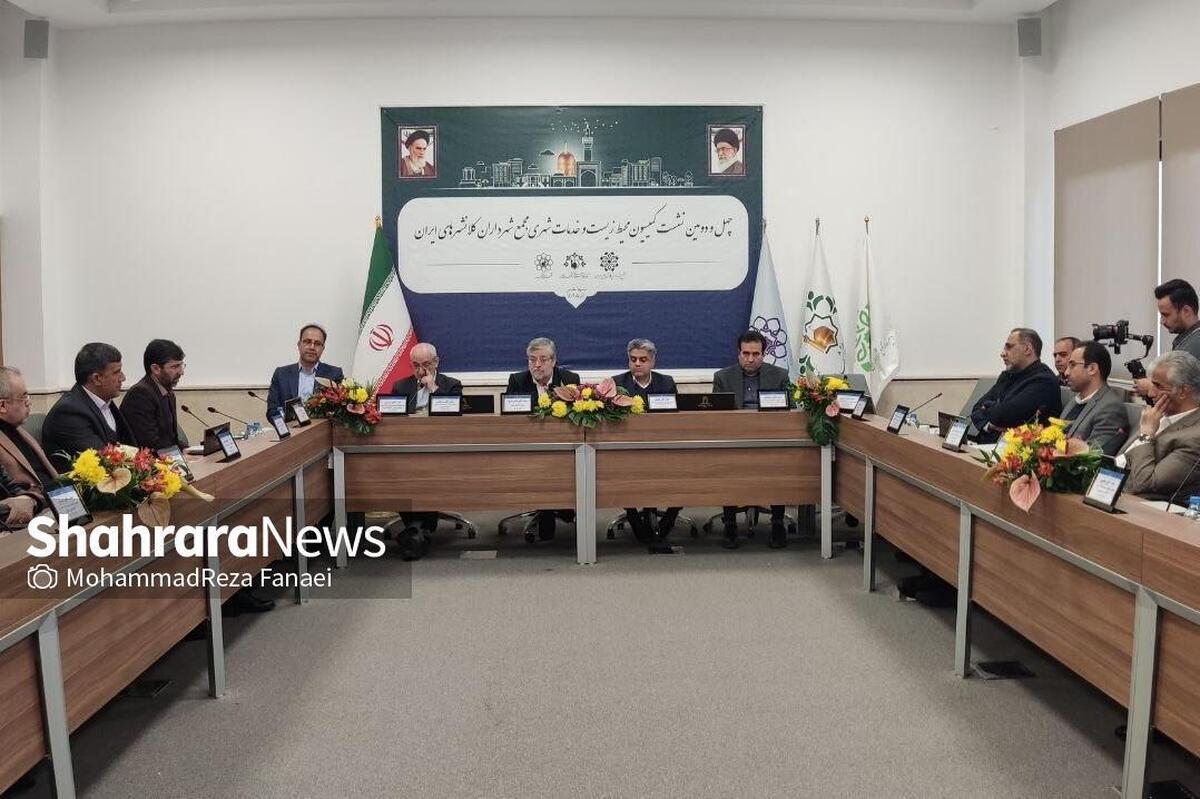 شهردار مشهدمقدس گفت: خدمات شهری ویترین نظام هستند، زیرا مستقیماً با موضوعات شهری‌ و شهروندان در ارتباطند.