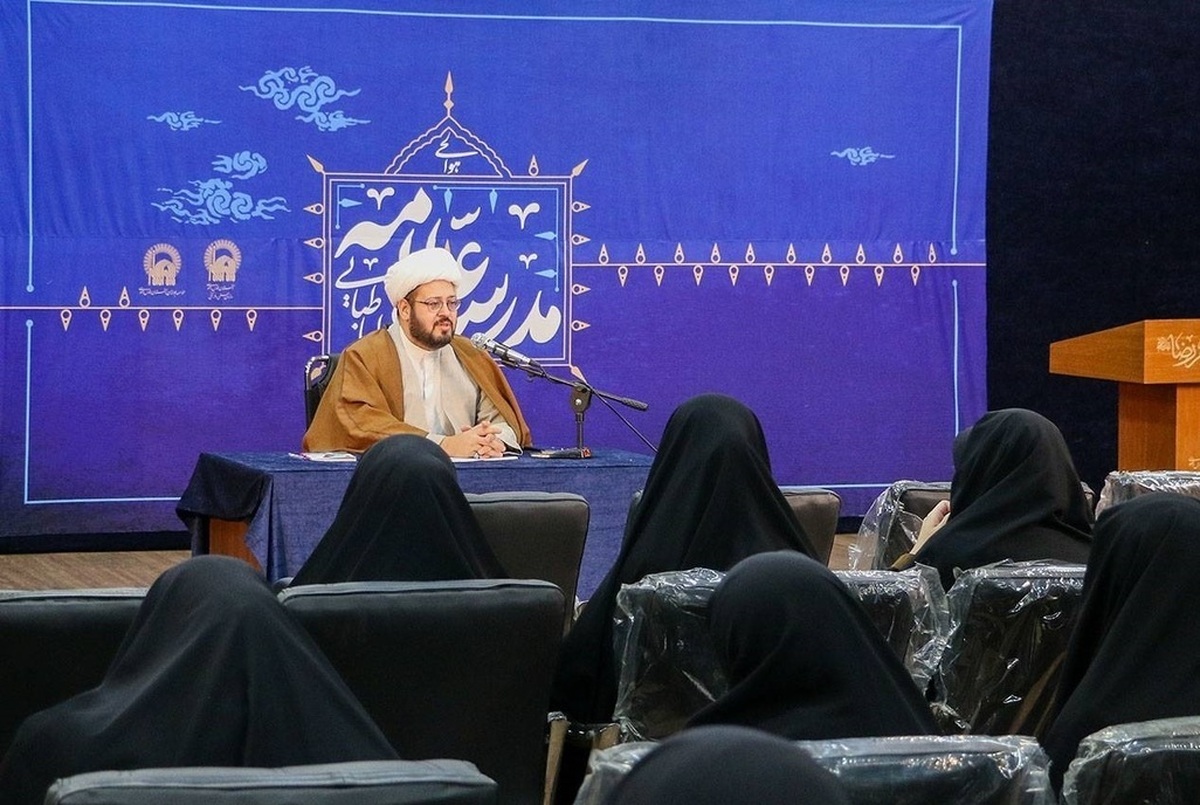 مدرسه معرفتی علامه طباطبایی که با رویکرد‌ها و ویژه برنامه‌های خود، معرفی الگو‌های برتر اسلامی را به جوانان و نوجوان دنبال می‌کند، با میزبانی از جوانان ۱۵ استان و به همت موسسه جوانان آستان قدس رضوی در مشهد آغاز به کار کرد.