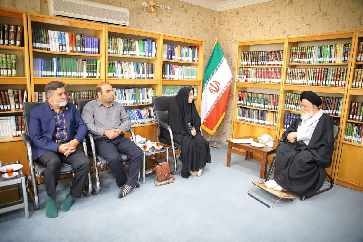 نماینده ولی‌فقیه در استان خراسان رضوی گفت: بر پایه اهمیت این تخصص و جایگاه باعظمت پرستاران با وجود مشکلاتی که با آن دست به گریبان هستند، زینب کبری(س) همکار همه پرستاران خوانده می‌شود و البته هیچ افتخاری هم بالاتر از این نیست که پرستاران ما، خود را همکار رهبر انقلاب دوم کربلا بدانند.