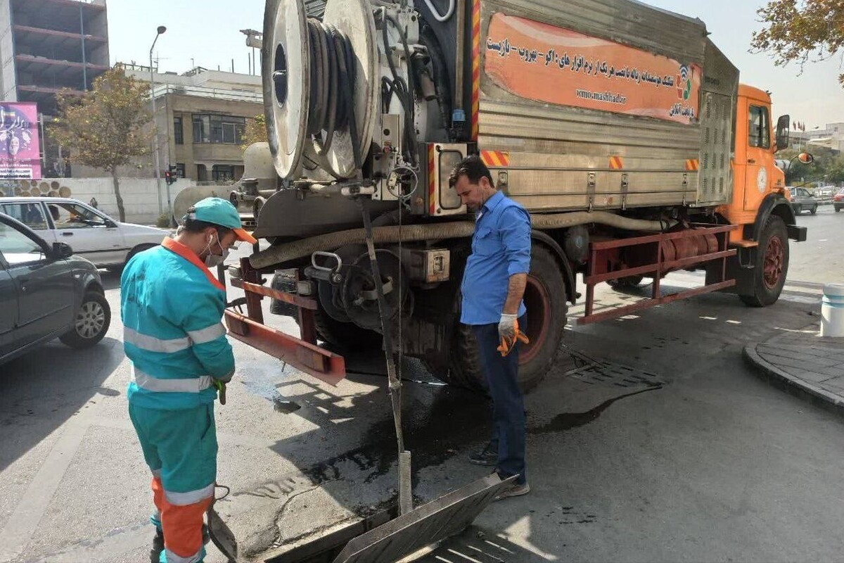 مدیرکل هماهنگی و نظارت بر خدمات شهری شهرداری مشهدمقدس از لایروبی بیش از ۳۲۰هزارمتر طول از کانال‌های جمع‌آوری آب‌های سطحی، از ابتدای سال۱۴۰۲ تاکنون در کلان‌شهر مشهد خبر داد.