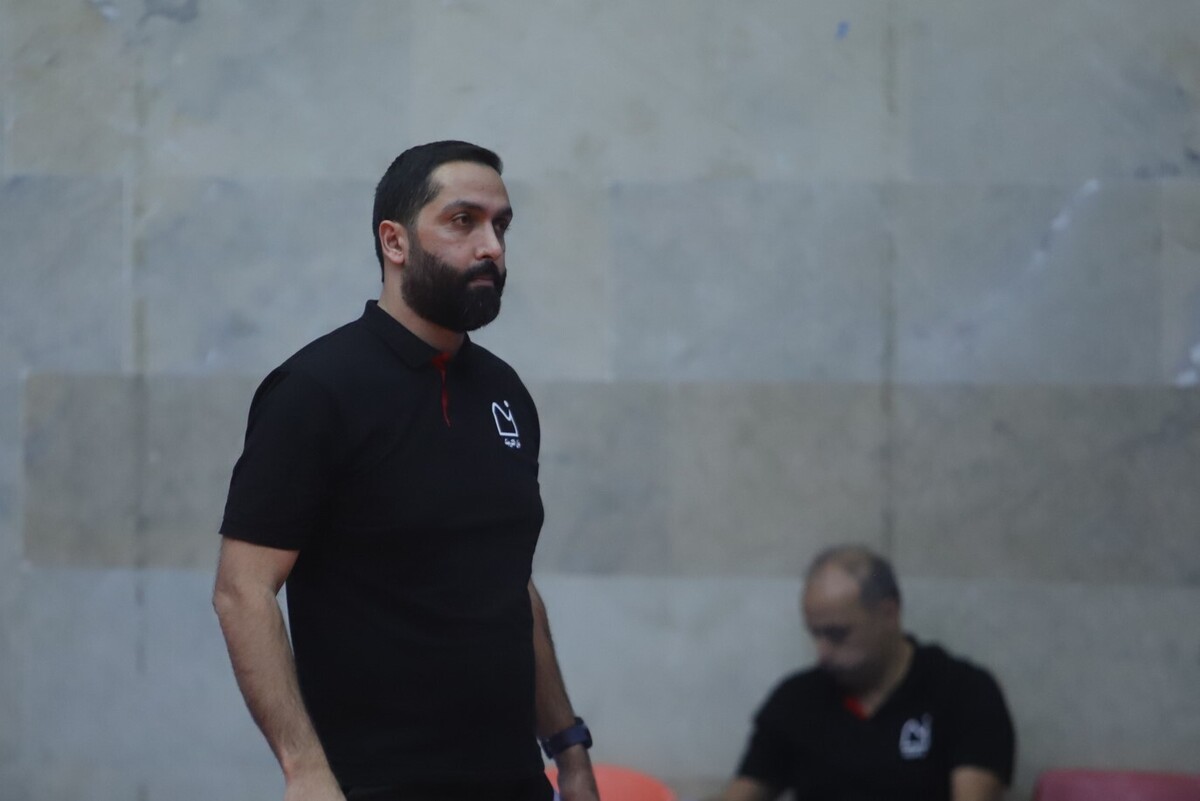 سرمربی نیان الکترونیک مشهد گفت: در فصل گذشته فولاد را در خانه‌اش شکست دادیم، اما مهره‌های این تیم کاملا تغییر کرده‌اند و اینگونه نیست که نتوانیم فولاد را شکست دهیم.